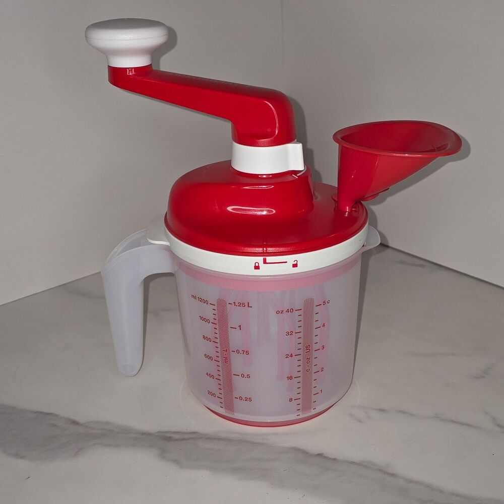 Tupperware Whip & Mix Chef EZ Speedy EUC Hand Mixer
